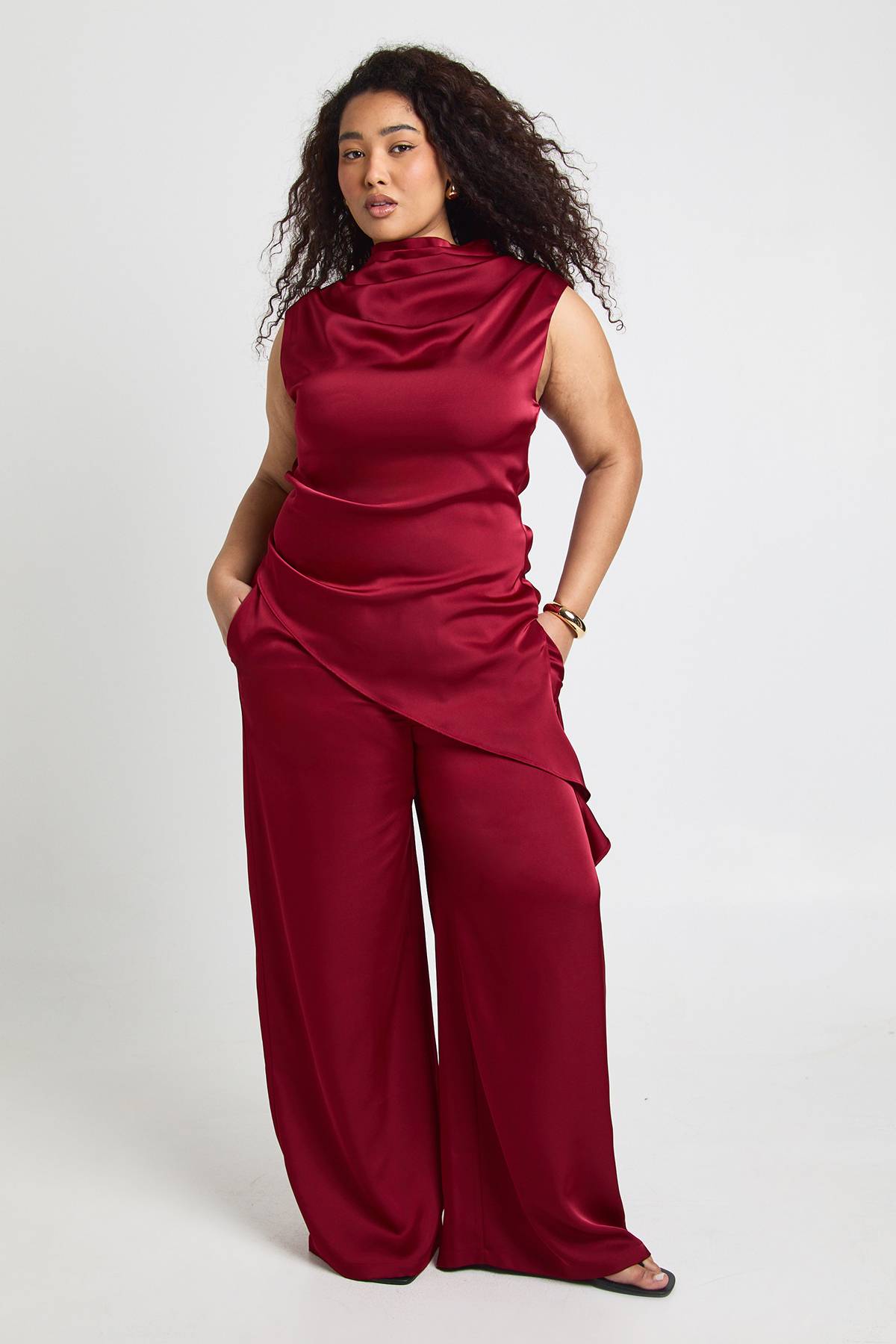boohoo Pantalon Large En Satin Grande Taille