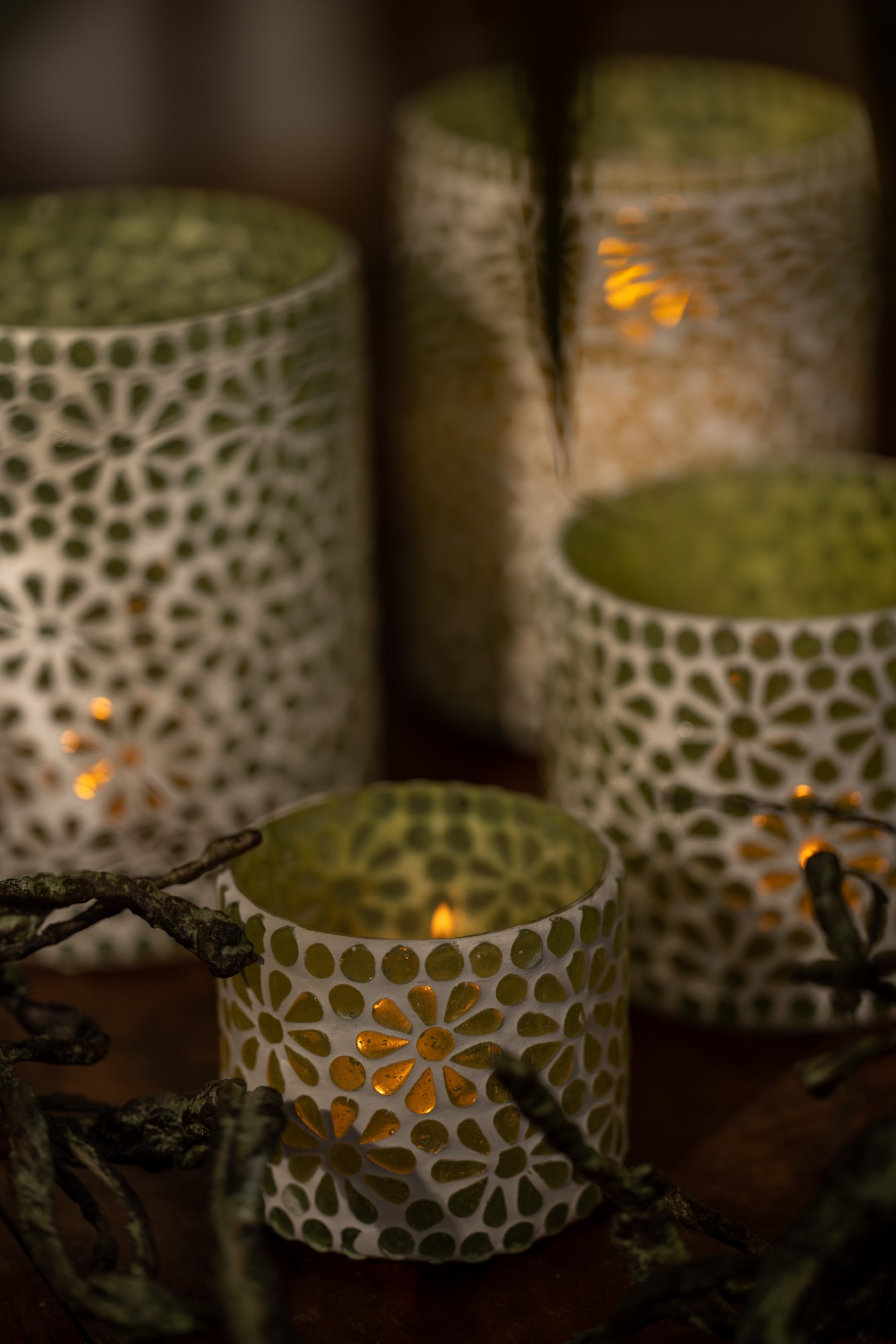 Windlicht 'Blumen-Mosaik', weiß-grün, Ø 8 cm, H 8 cm von fischer's lagerhaus
