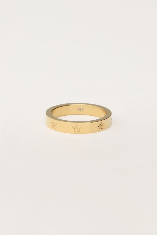 Ring met gegraveerde sterretjes