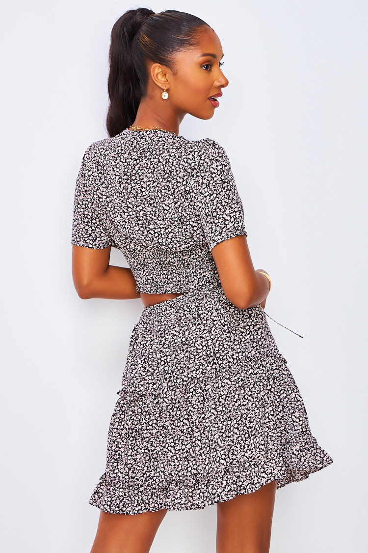 Ensemble noir à fleurs blanches top + jupe