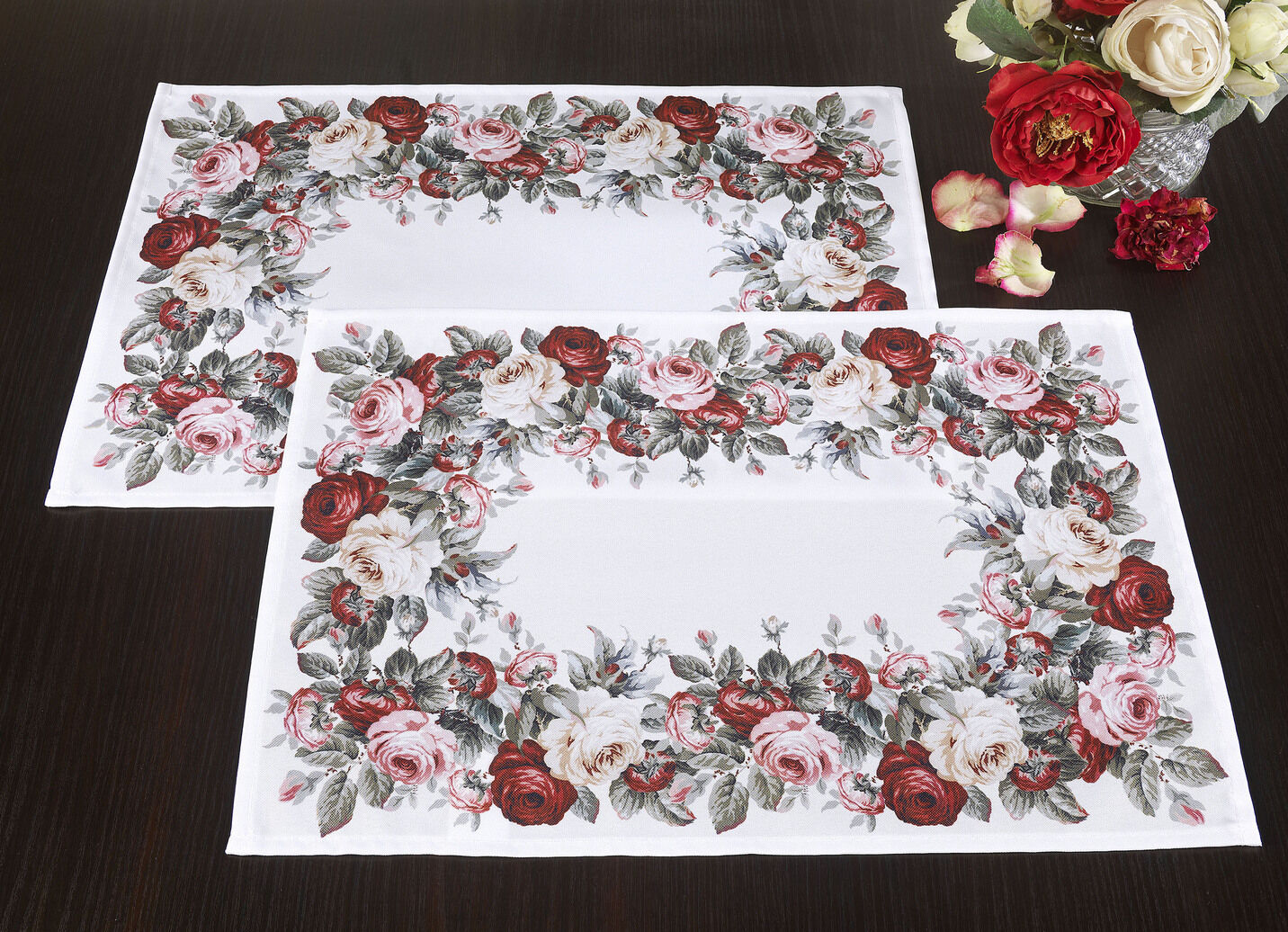 Aussdrucksstarke Tischdecke mit bezauberndem Rosen-Dessin