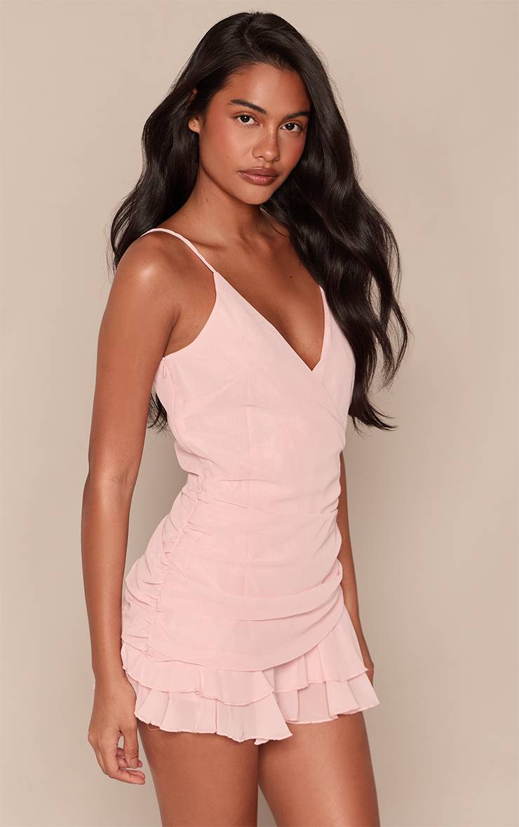 Rose Bébé Combi-short À Volants Et Col En V