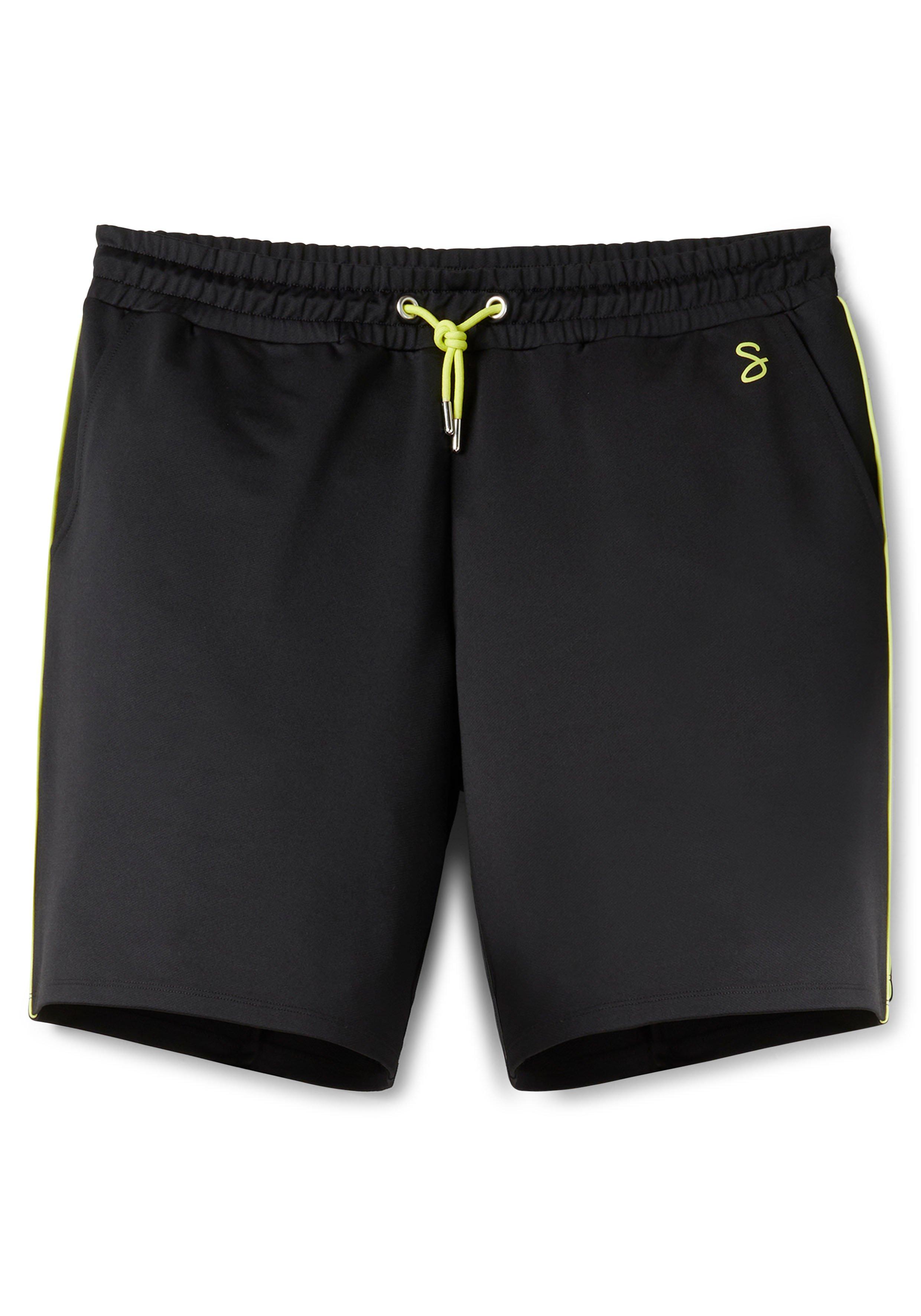 Bermudas aus Funktionsmaterial, mit Kontrastdetails