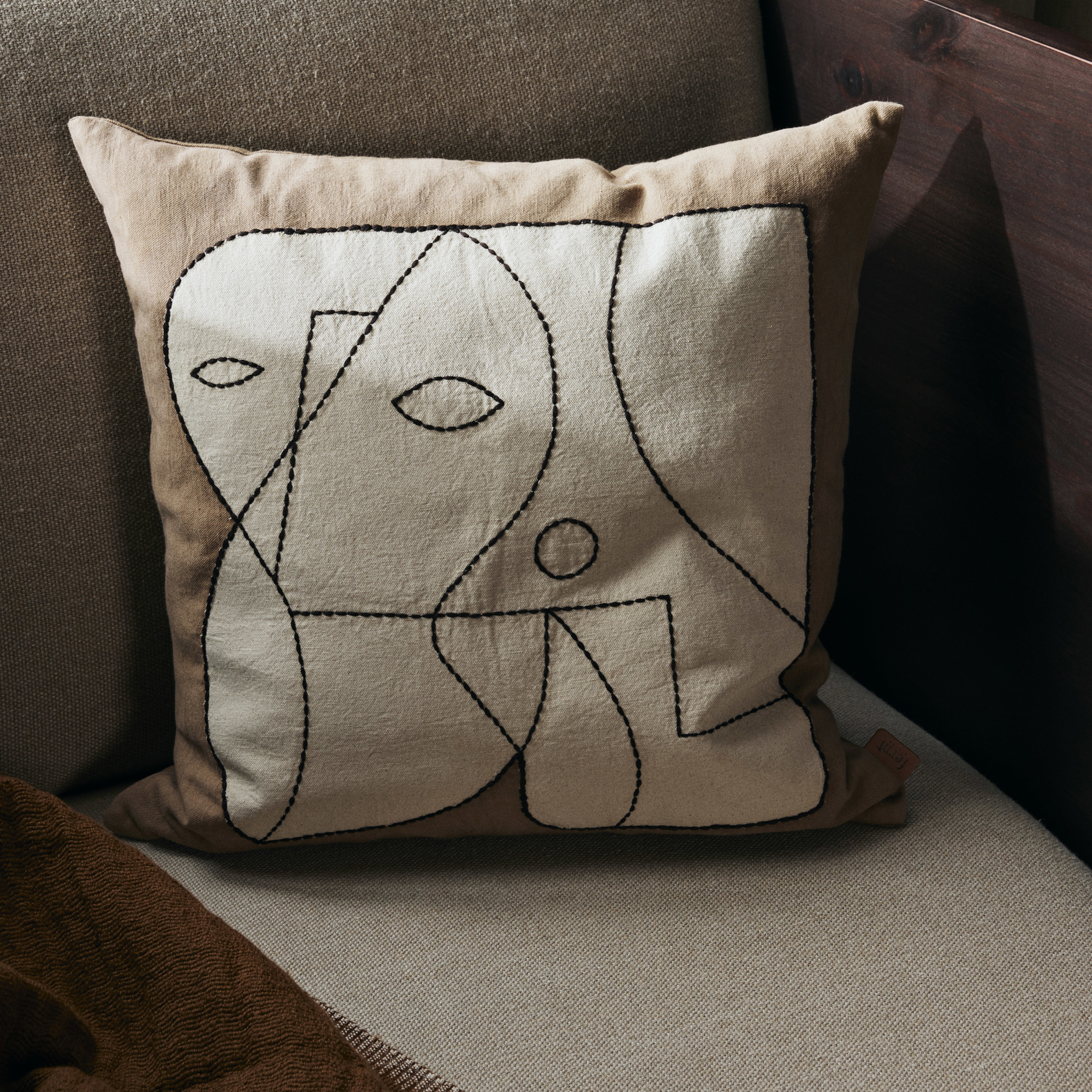 Sierkussen Figure 50x50 cm dark taupe/off-white