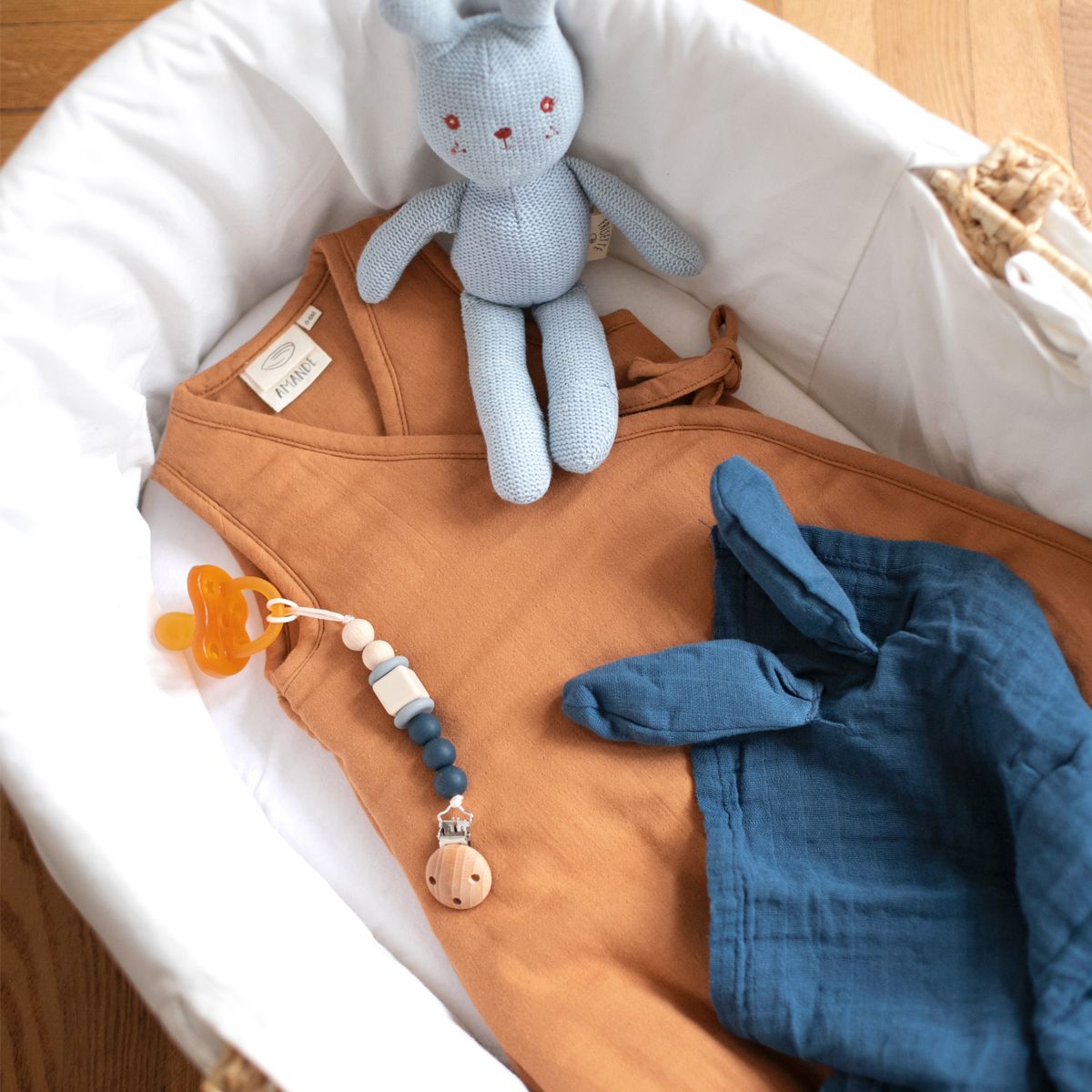 Petit lange lapin bleu 70x70