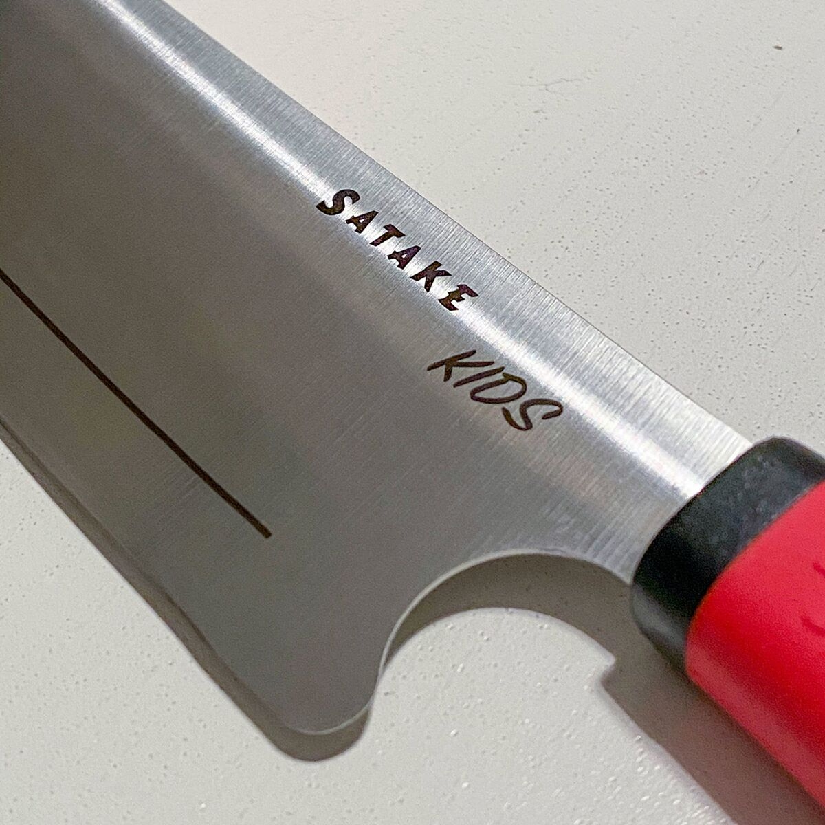 Barnekniv og skjærefast hanske