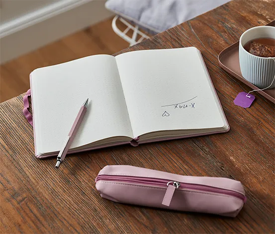 Notizbuch mit Stift und Etui