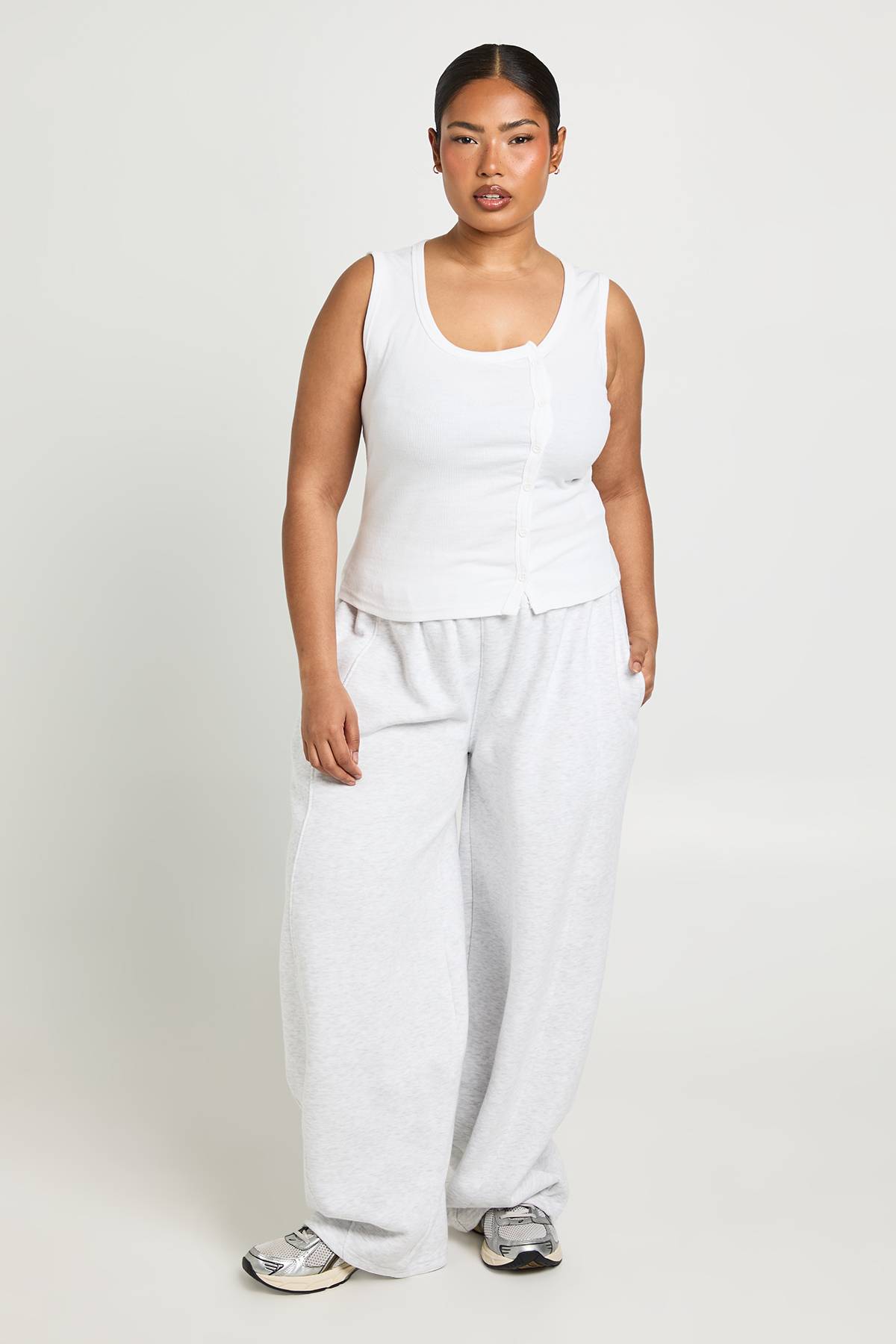 boohoo Débardeur Côtelé Grande Taille Avec Détail De Boutons Asymétriques
