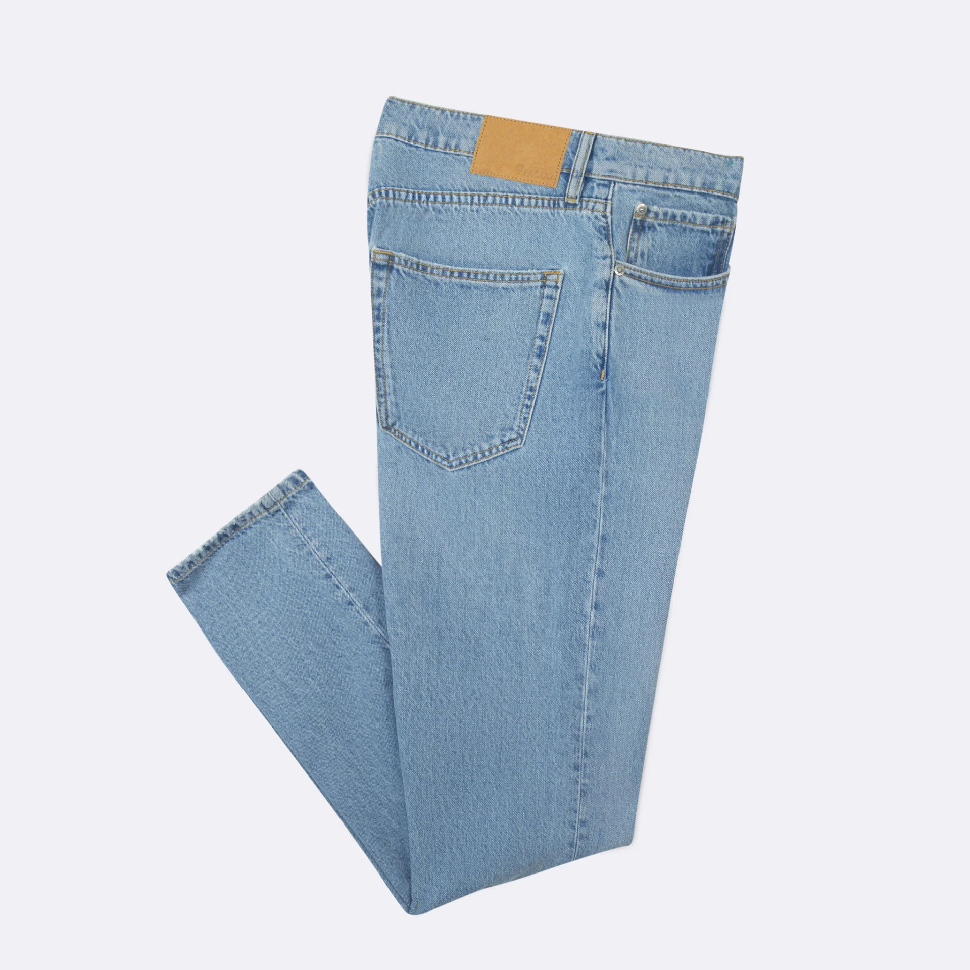 Jean light denim coupe fuselée végan en coton et coton recyclé - modèle Tapered denim