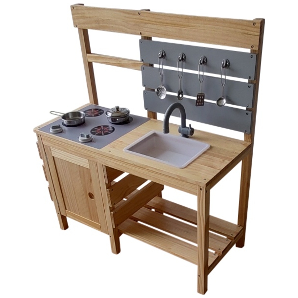 Lehmküche aus Holz mit Zubehör