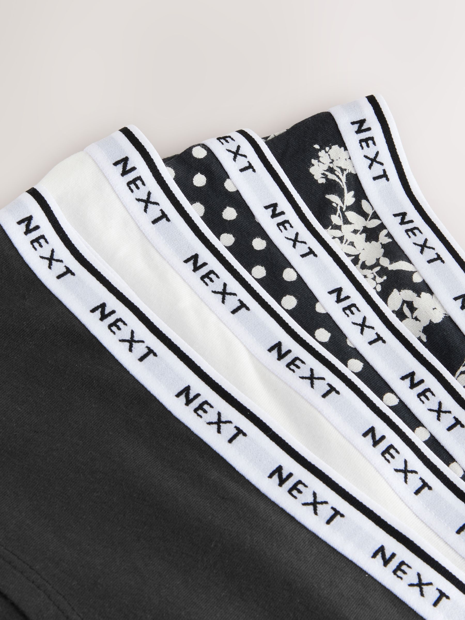Zwart/wit met bloemenprint - 4 Katoenen slipjes met logotailleband