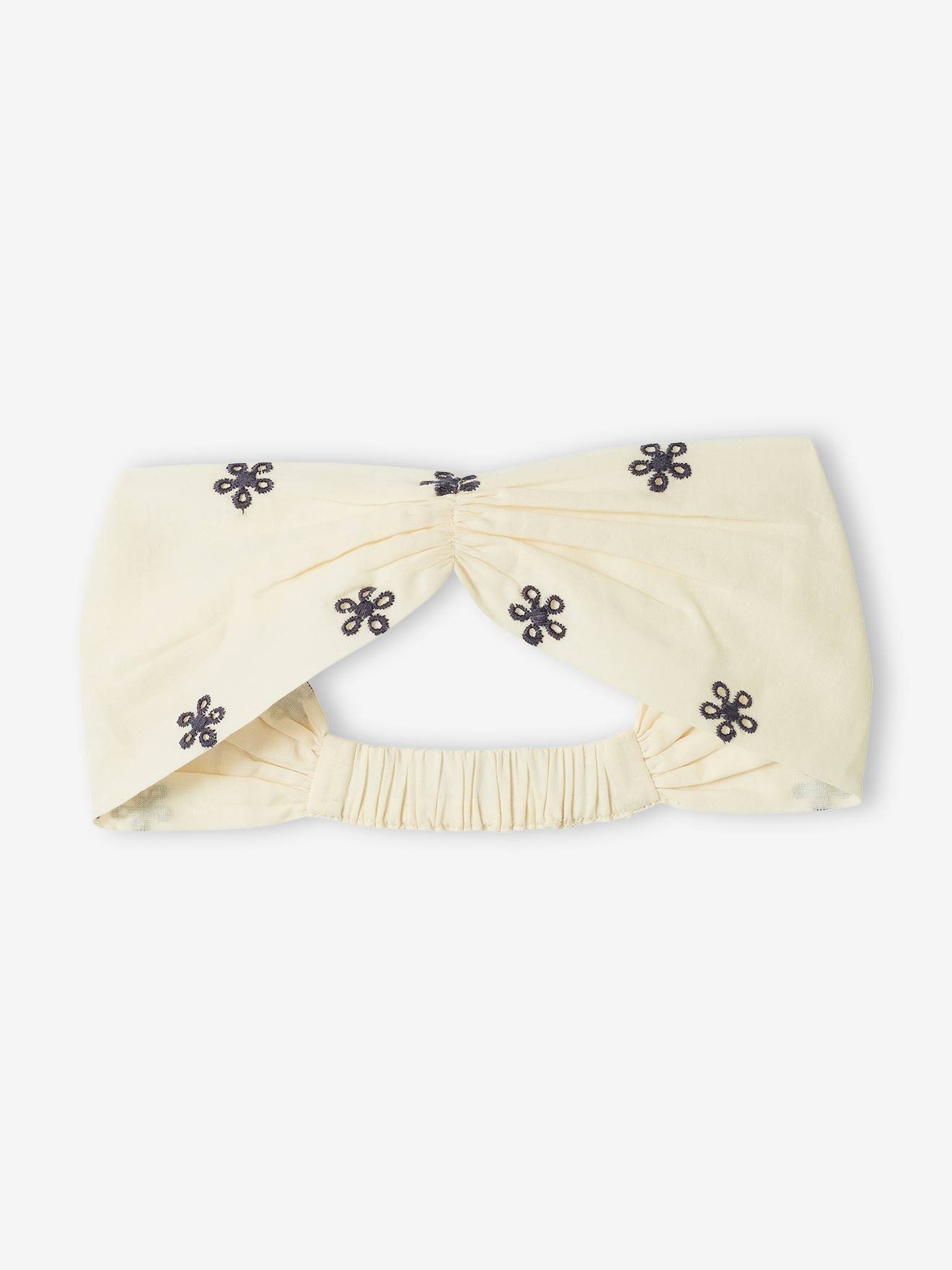 Conjunto para bebê: vestido bordado, calcinha tipo bloomer e faixa de cabelo bege combinando.