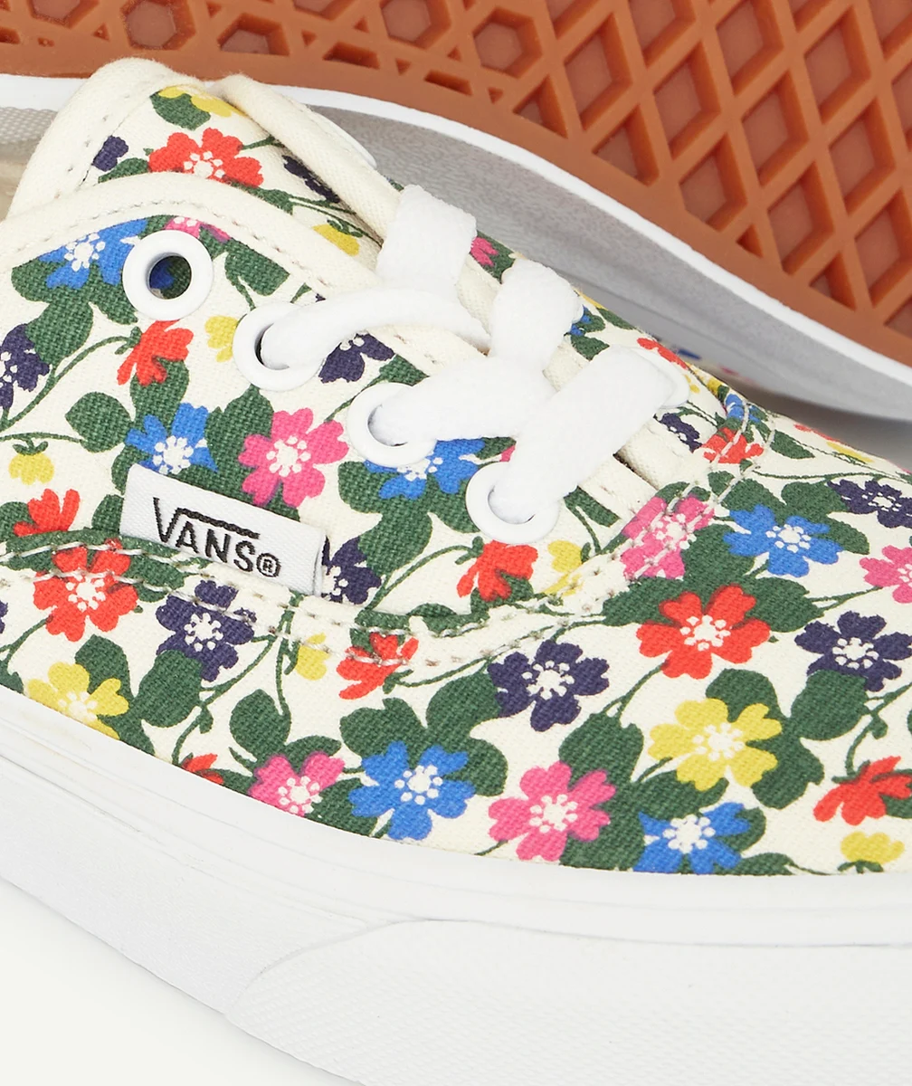 VANSBASKETS FILLE OLD SKOOL BLANCHES ET IMPRIMÉES FLORALES