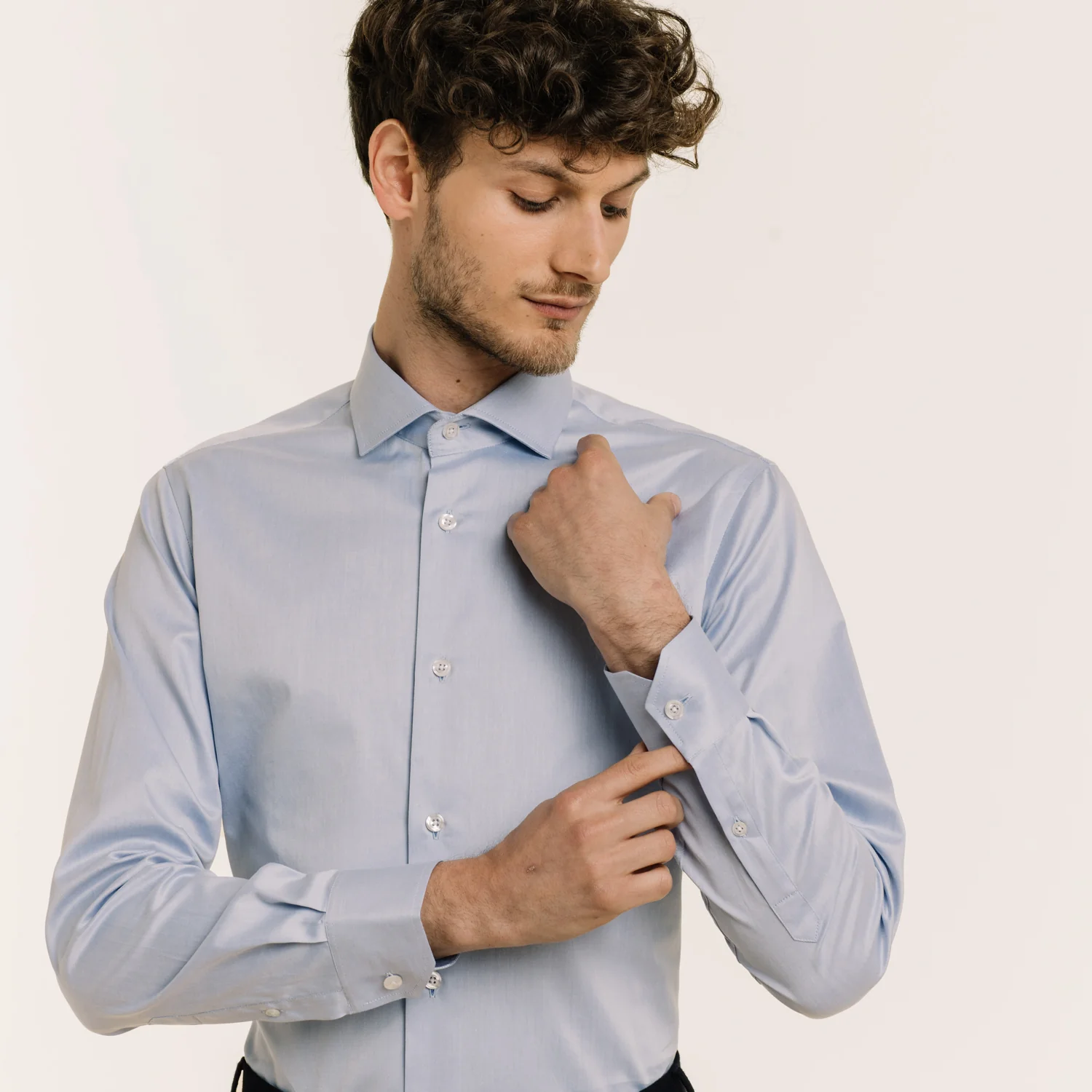 Fitted shirt in blue double-twisted twill