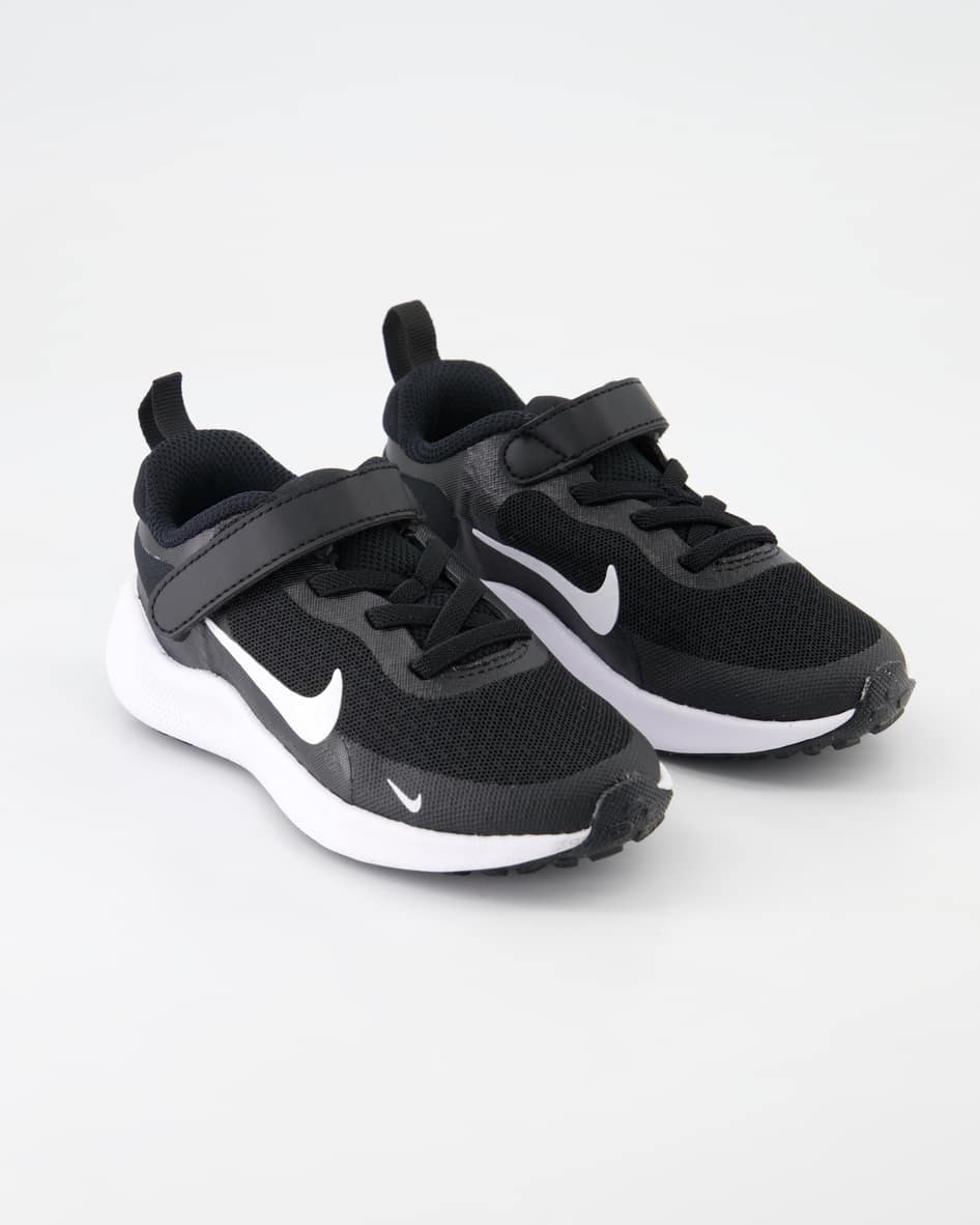 Nike Revolution 7 Sneaker in Schwarz
