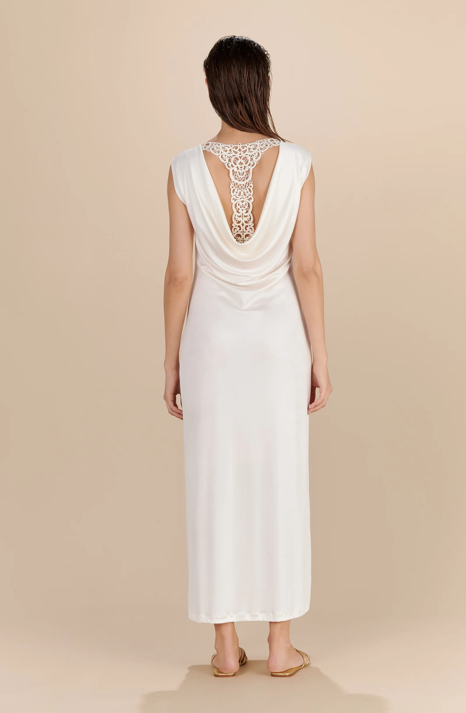 reanne Robe longue nacre à décolleté bénitier et guipure Nacre