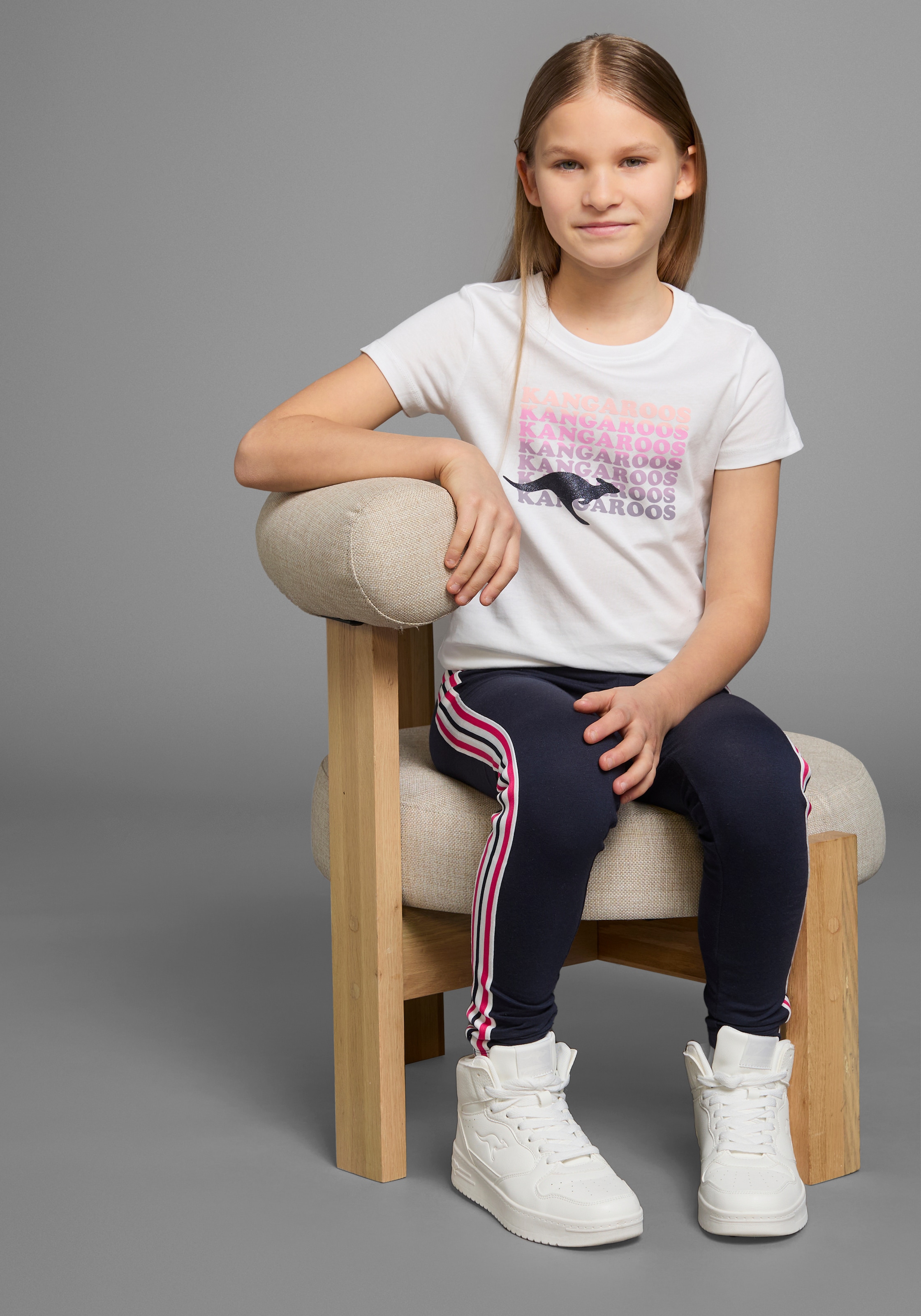 KangaROOS T-Shirt , Kurzarm,  taillierter Schnitt,  mit Glitzerdruck