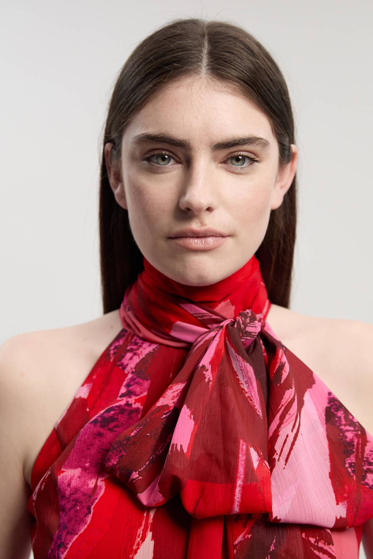 KarenMillen Haut Sans Manches Petite En Georgette Froissée À Imprimé Floral Photographique Avec Col Noué