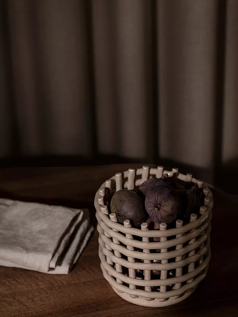 FERM LIVING Keramik Korb Small Cashmere beige