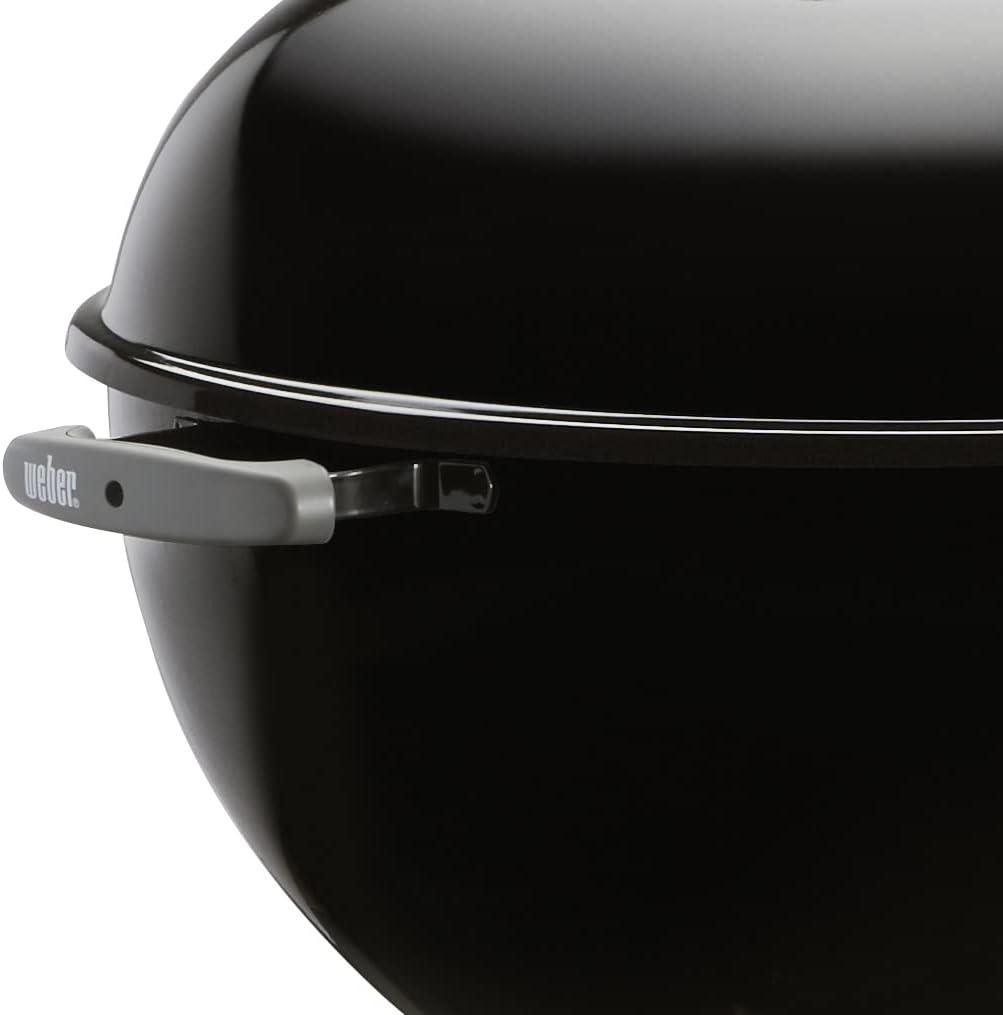 Weber Original Kettle E-4710 Holzkohlegrill/Porzellanemaillierter Deckel und Kessel, 47 cm Grillfläche, One-Touch-Reinigungssystem, Deckelthermometer, Dreibein-Ständer und Räder, Schwarz