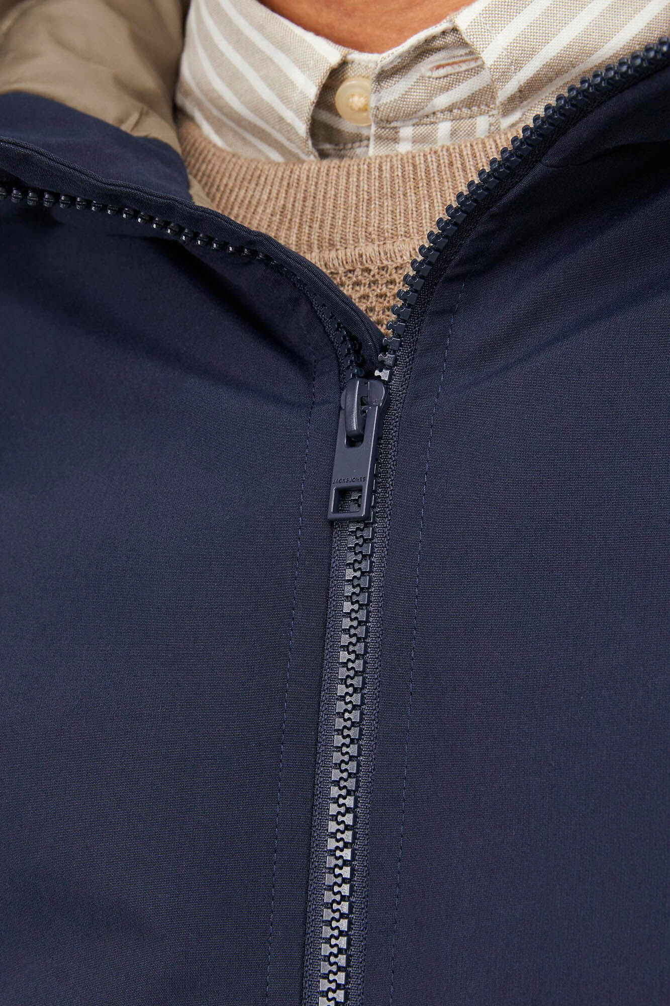 Parka com capuz ajustável
