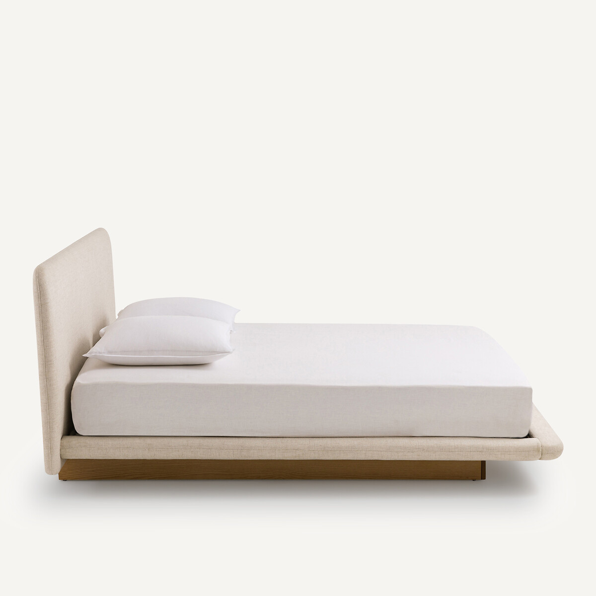 AM.PM<br>Cama com plataforma de madeira de freixo e estofamento em tecido, Slice