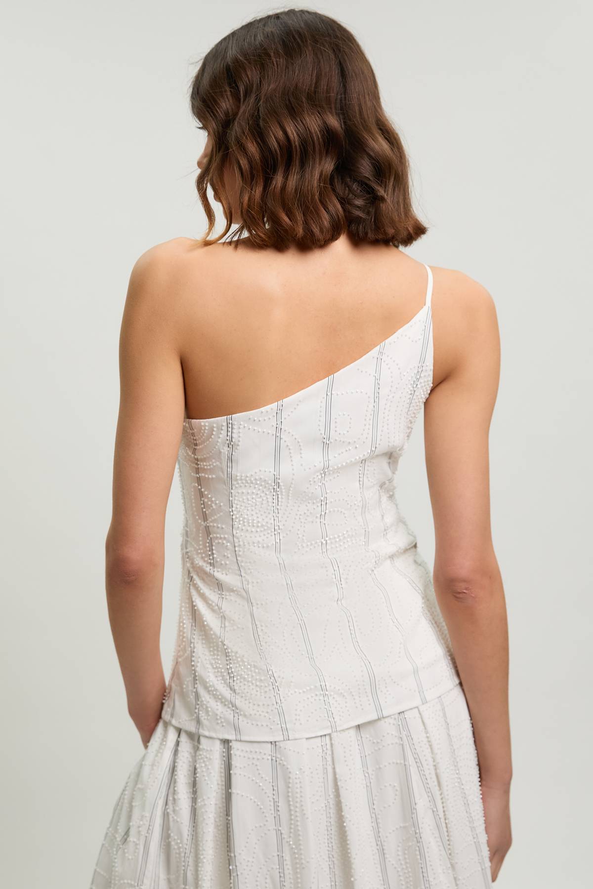 KarenMillen Haut Ajusté À Encolure Asymétrique Avec Rayures Fines Perlées
