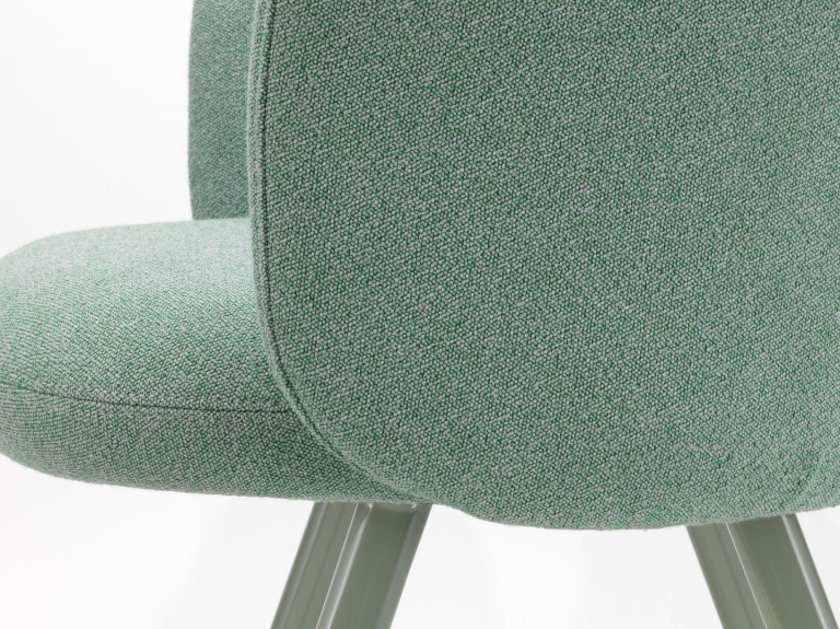 Vitra Mikado Arm Chair stoel mint onderstel  Pale Blue