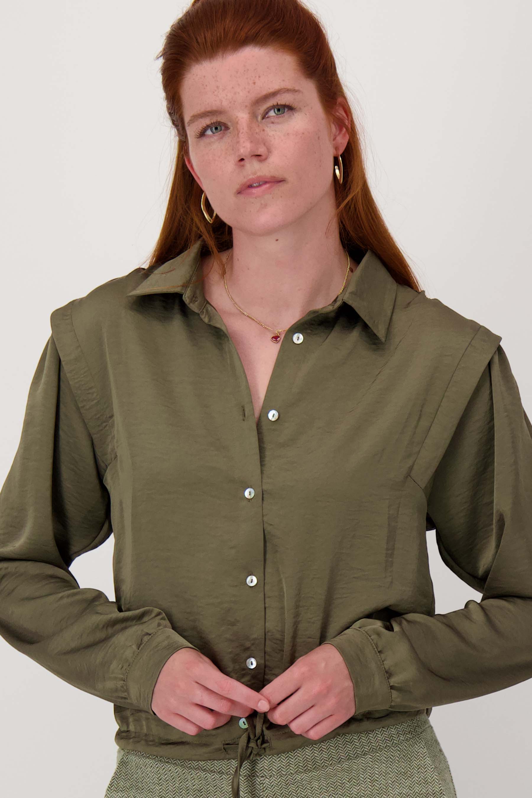 satijnen blouse met schouderdetail