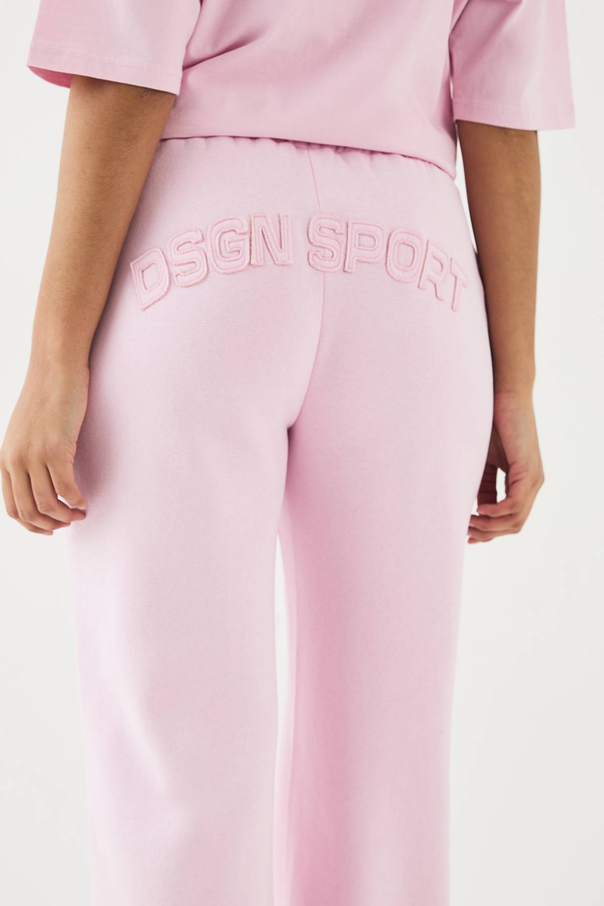Jogging Droit DSGN Studio avec Appliqués en Tissu Assorti