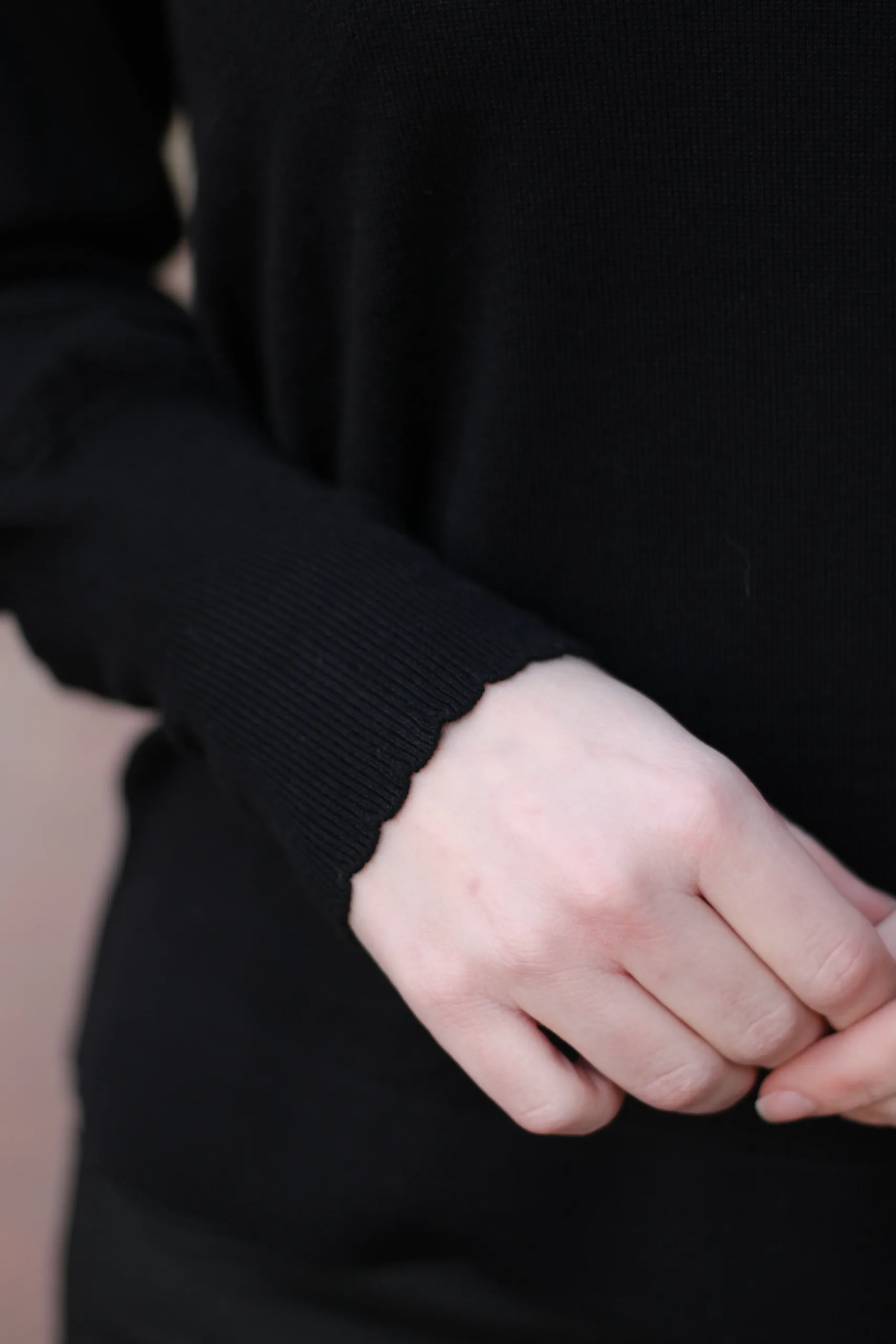 Culture - Annemarie Scallop Pullover - Black