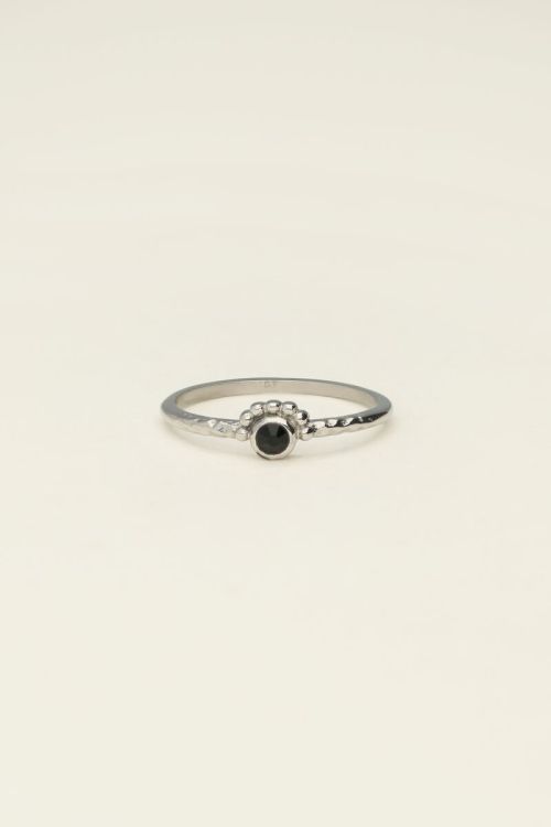 Universe ring met klein zwart steentje