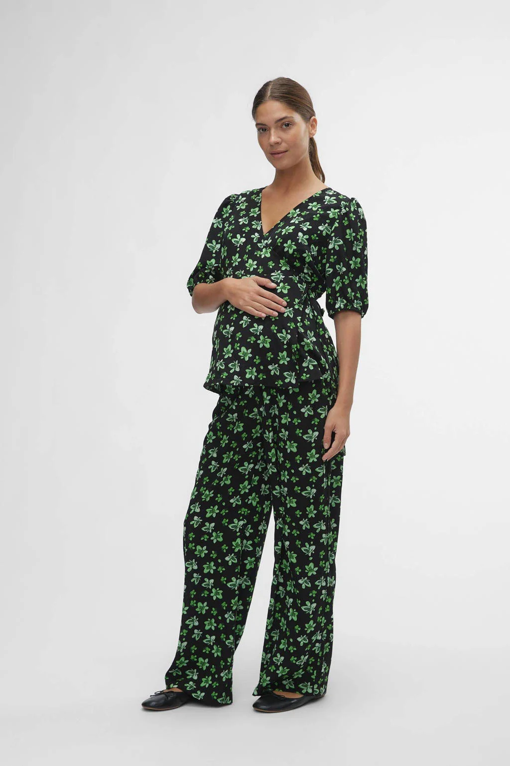 MAMALICIOUS gebloemde loose fit broek MLELLINOR van polyester zwart/groen