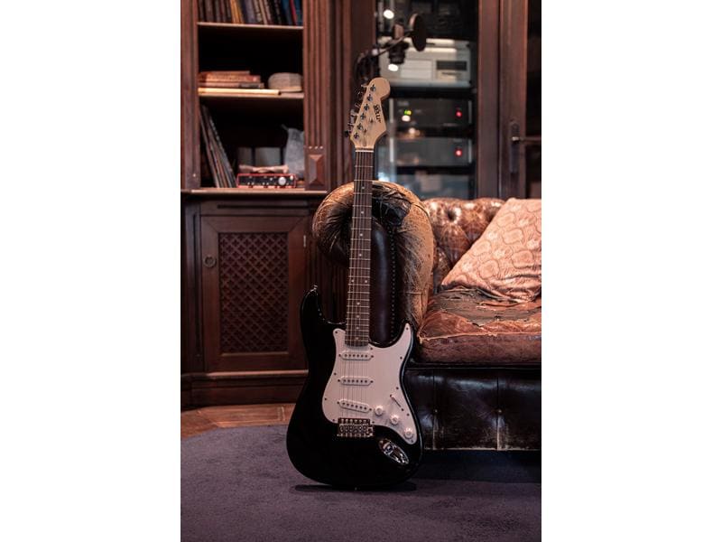 MAX E-Gitarre GigKit Schwarz E-Gitarre mit Zubehör