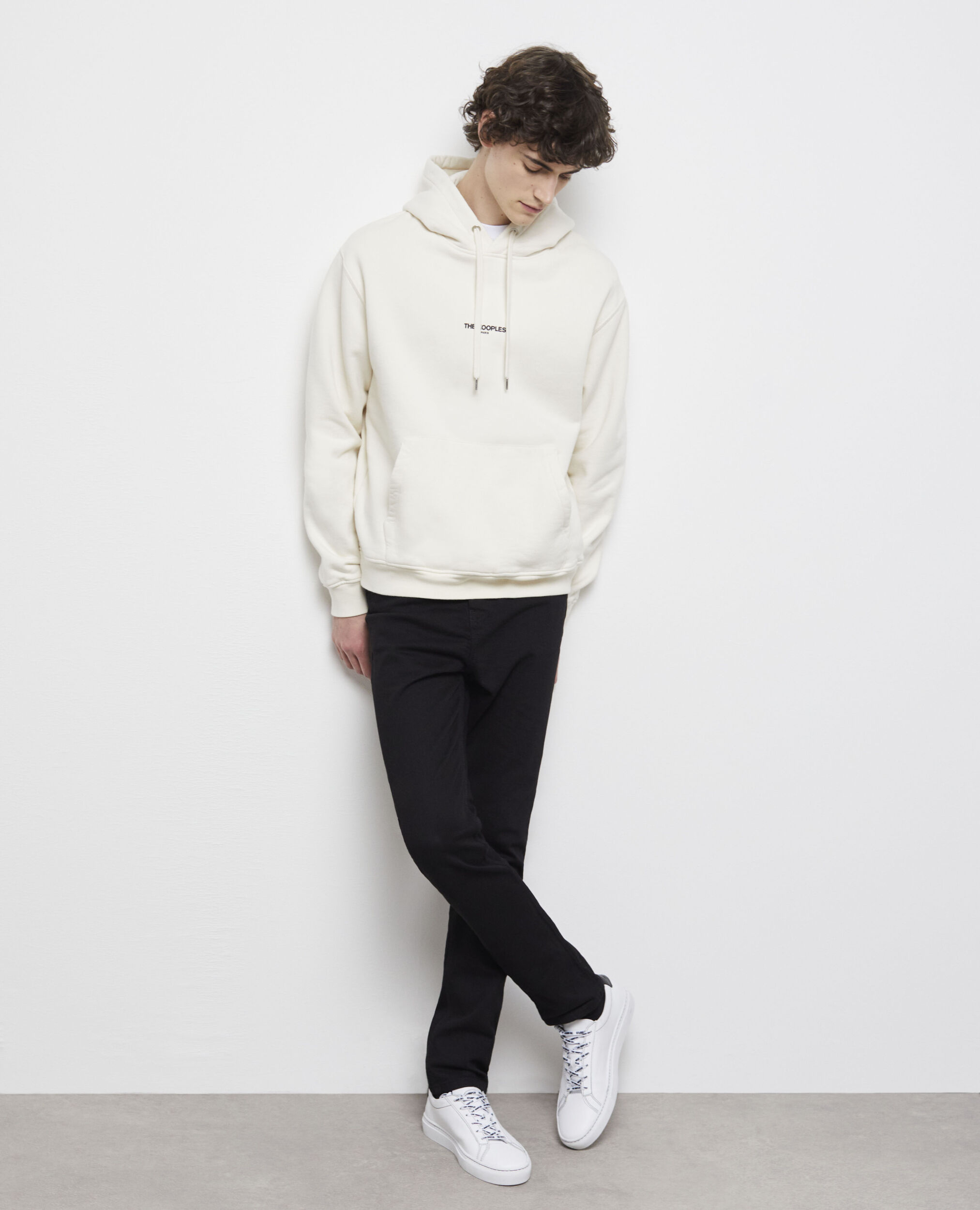 Sweat écru à capuche et poche kangourou