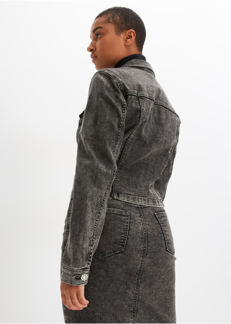 Veste en jean avec boutons bijoux