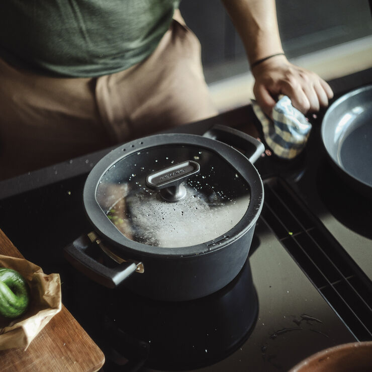 Fiskars HardFace Gryde 3,5 L, m/låg Sort