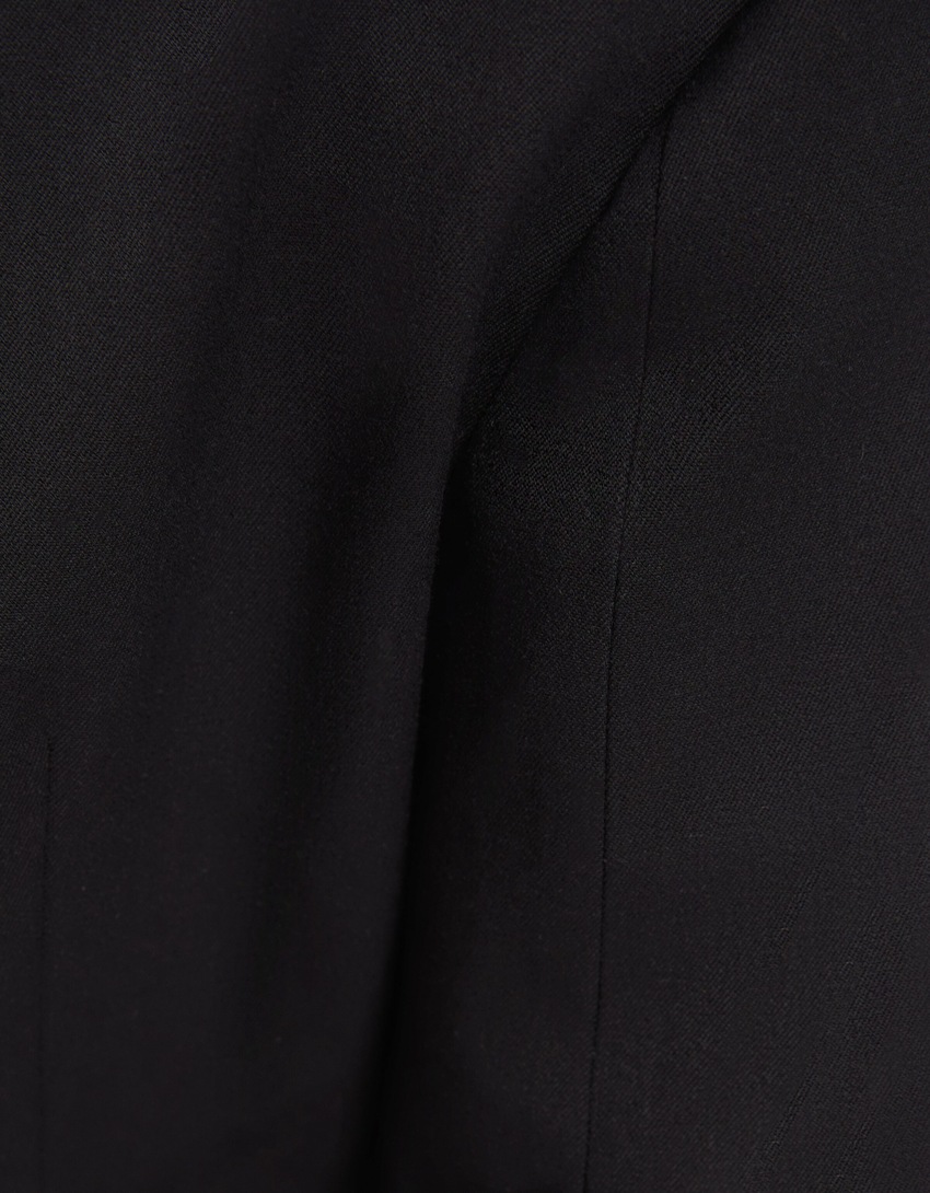 Blazer curto com risca de giz