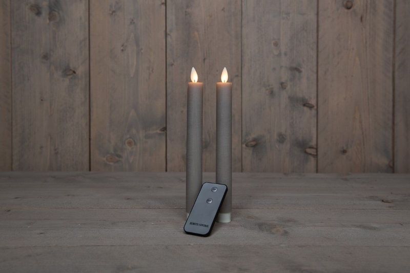 Anna's Collection LED dinerkaarsen - taupe kleur - 2x st - 23 cm