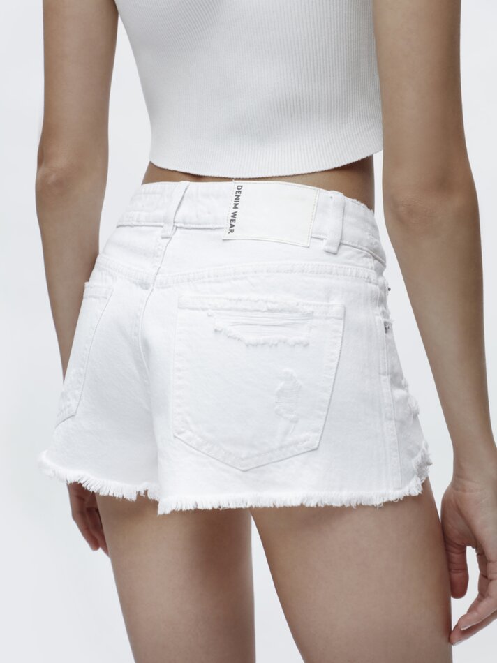 Shorts jeans com rasgos - Branco