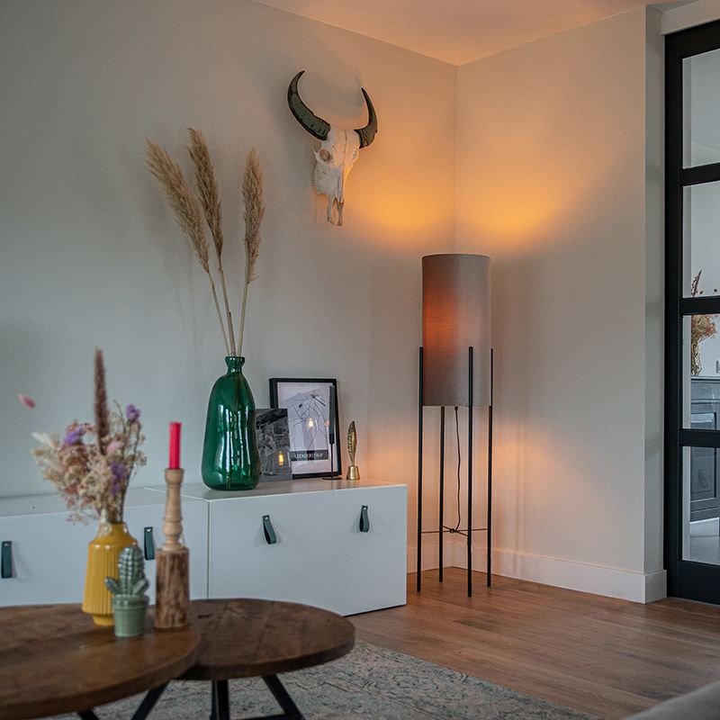 Moderne vloerlamp zwart met velours grijze kap - Rich