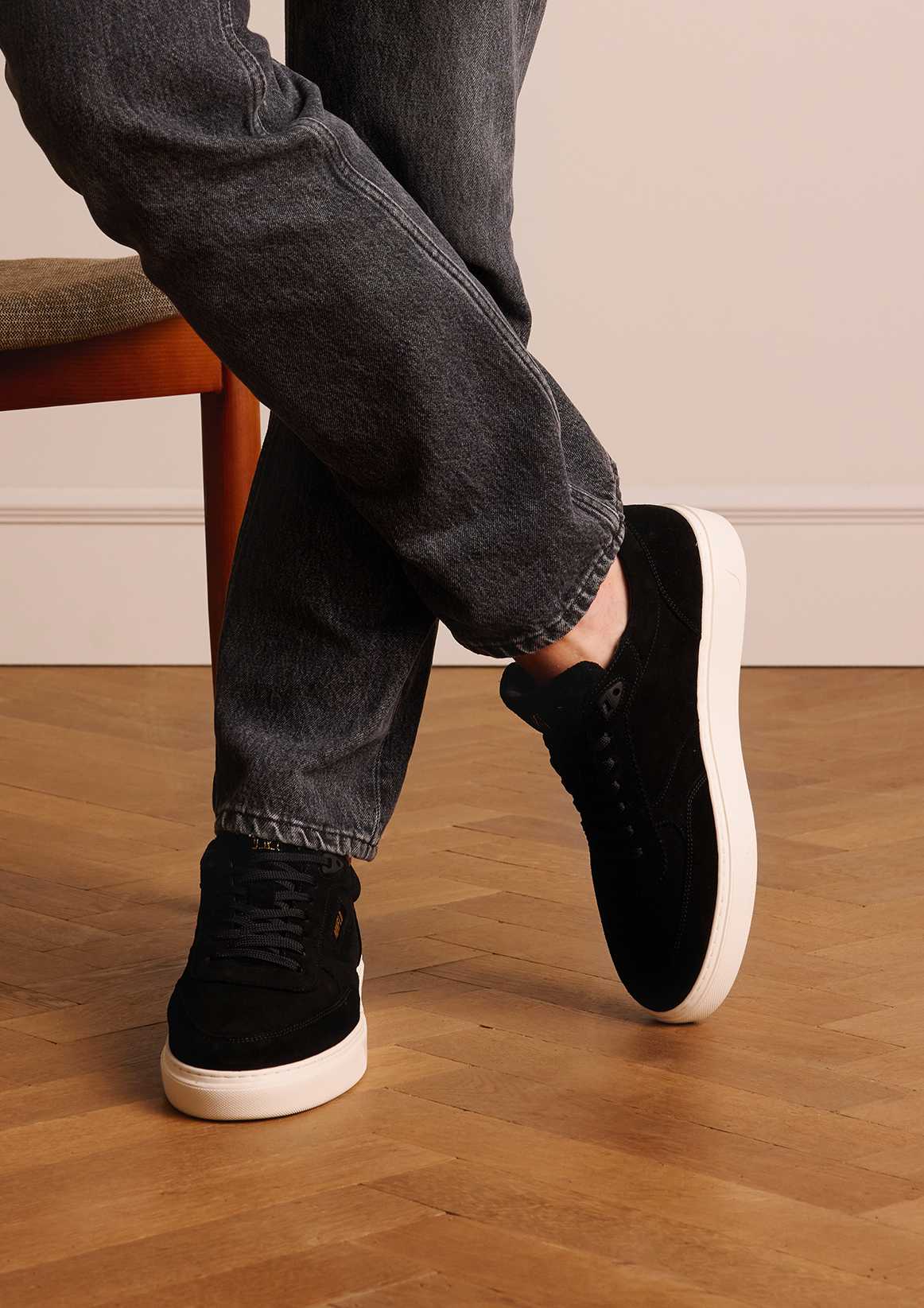 Zwarte suède sneakers