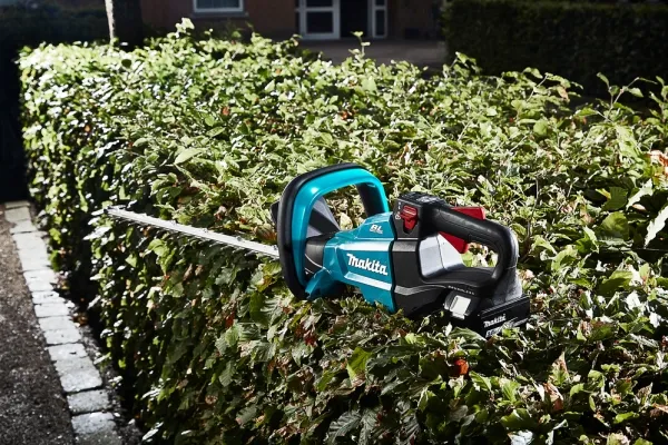Makita DUH502Z - Hæktrimmer - ledningfri - 18 V - intet batteri - 0-2000/0-3600/0-4400 spm - 500 mm - Skærekapacitet 21.5 mm - 4.5 kg - SOLO