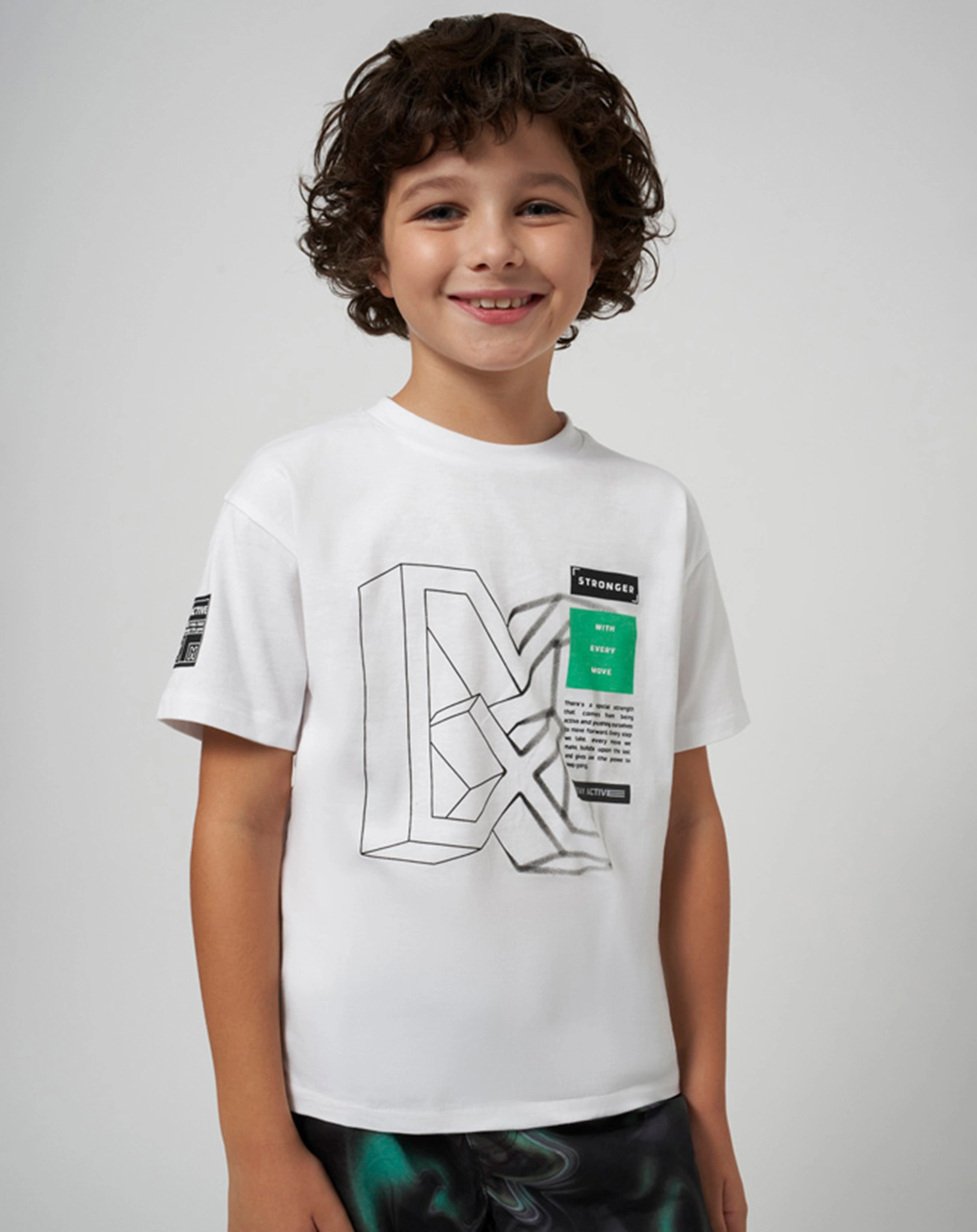 T-Shirt STRONGER in weiß