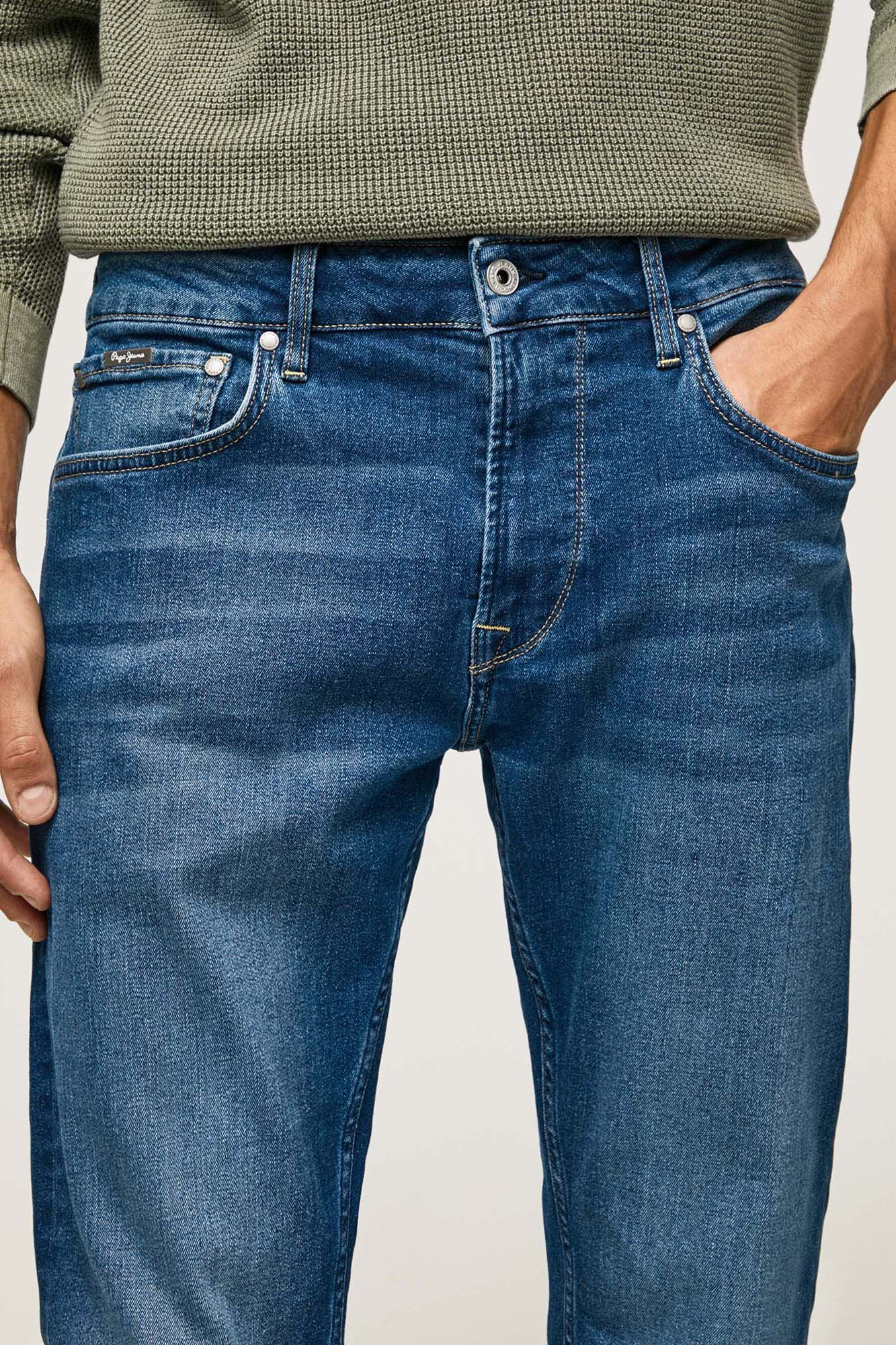 calça jeans de corte justo