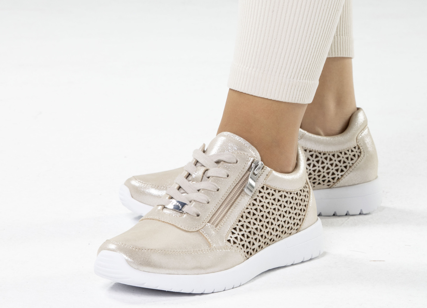 ELENA EDEN Sneaker aus luftig perforiertem Nappaleder