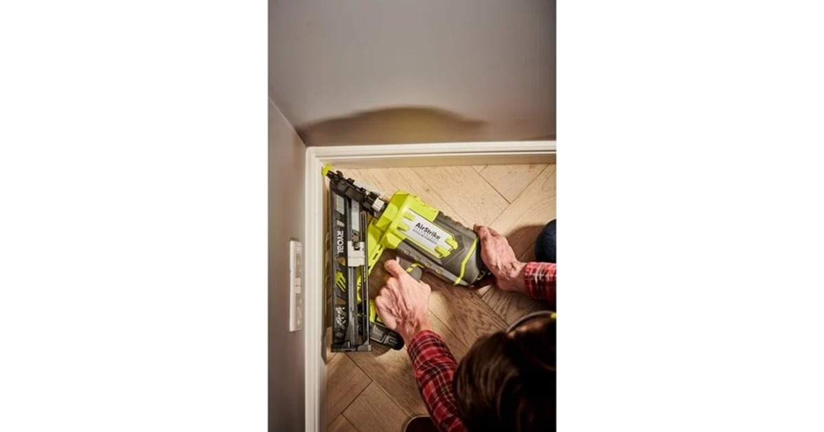 RyobiONE+ 18V Accu 15G Tacker R15GN18-0 spijkerpistool  (Groen/zwart, Accu en lader niet inbegrepen)