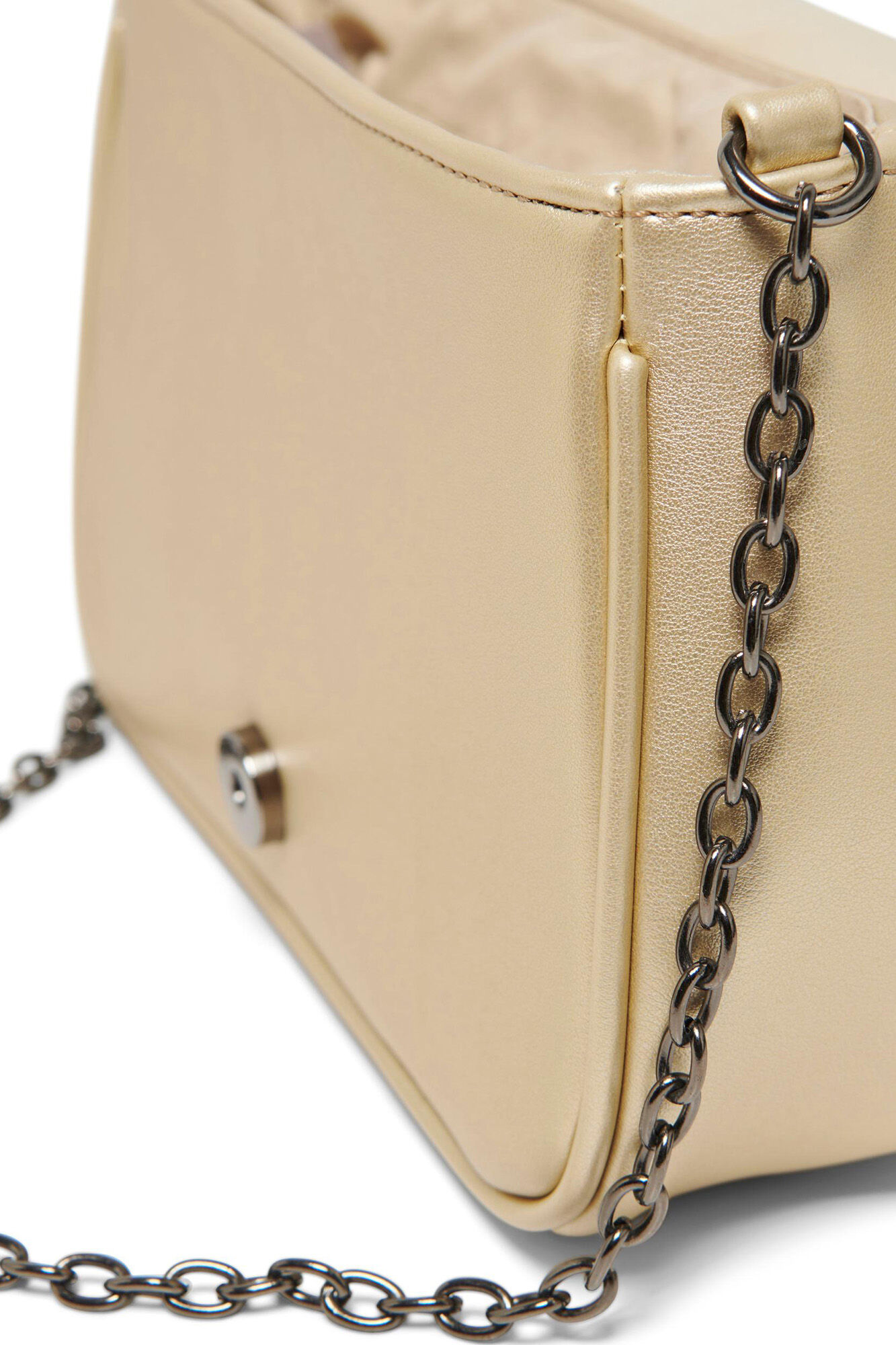 Bolsa pequena com corrente