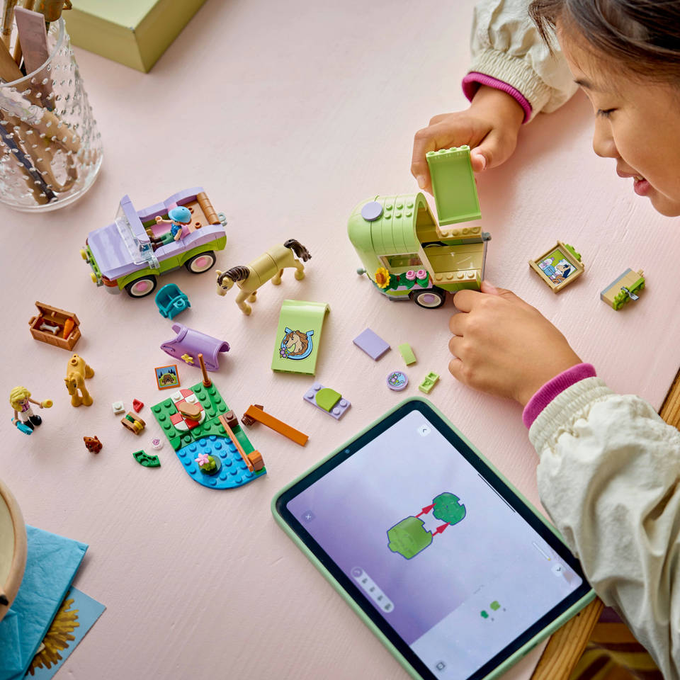 LEGO Friends trailer met paard en veulen 42695
