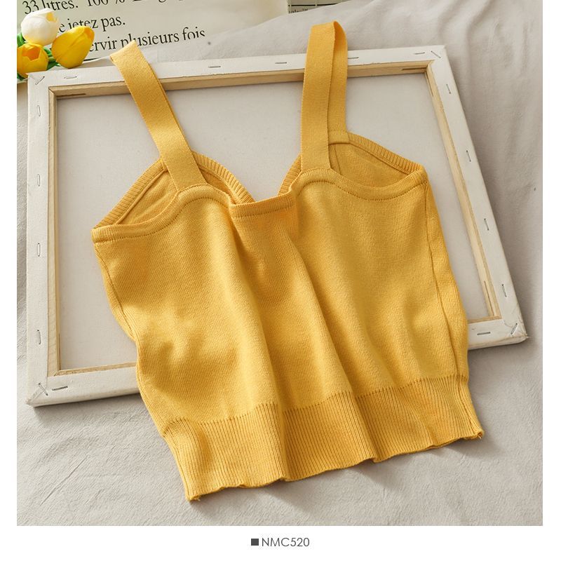 Lemongrass - Cropped gebreide camisole met hart-knoopjes